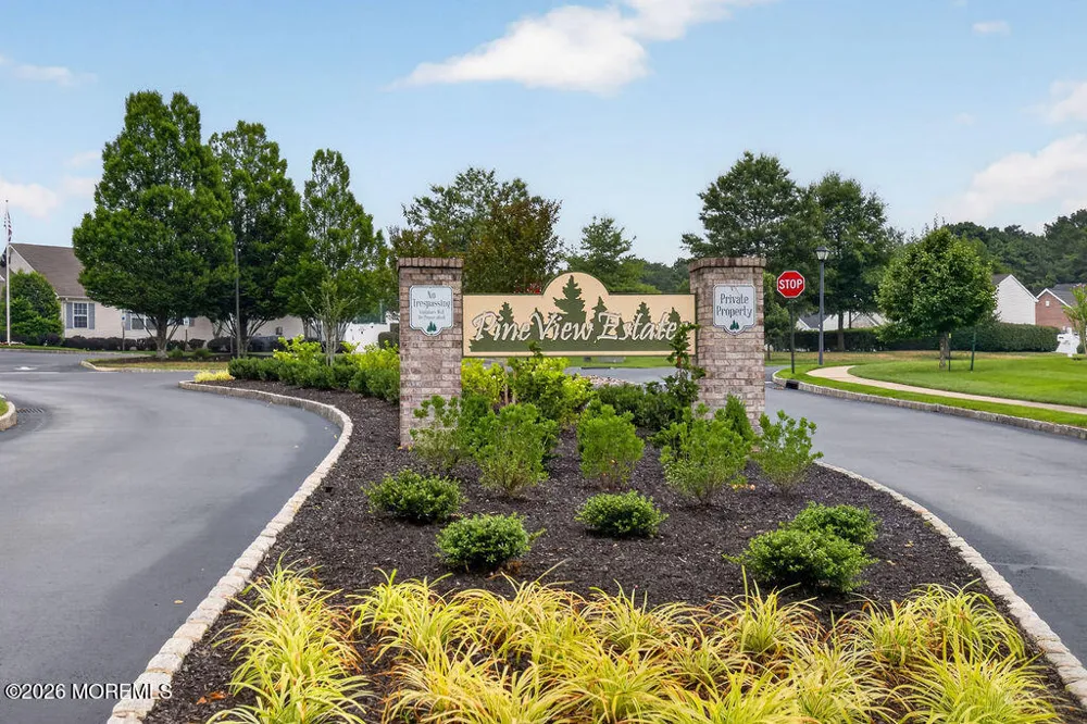 21 Snowberry Lane Howell, NJ 07731