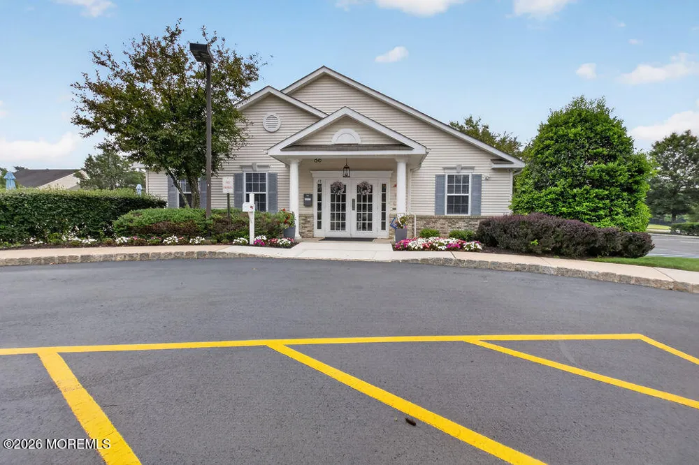 21 Snowberry Lane Howell, NJ 07731
