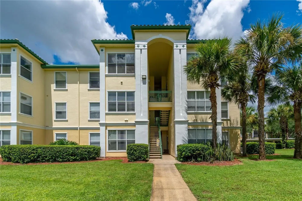 8904 LEGACY COURT #110 Kissimmee, FL 34747