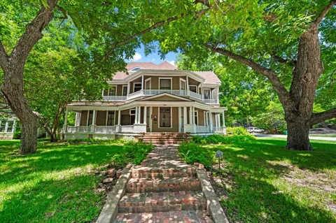 200 S Hawkins Street