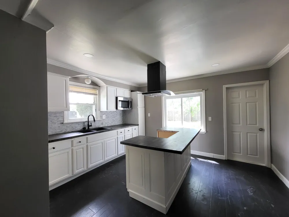 23077 Piper Avenue Eastpointe, MI 48021