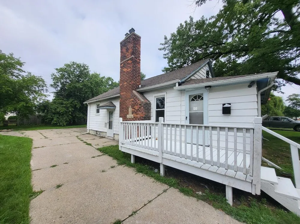 23077 Piper Avenue Eastpointe, MI 48021