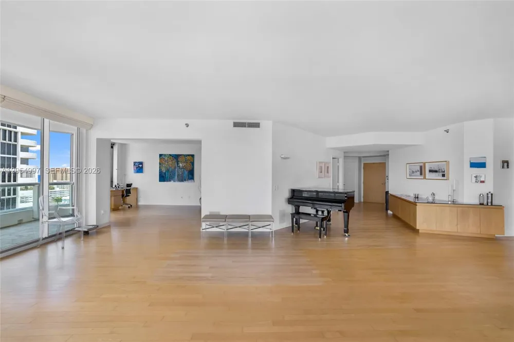 21150 Point Pl #1605 Aventura, FL 33180