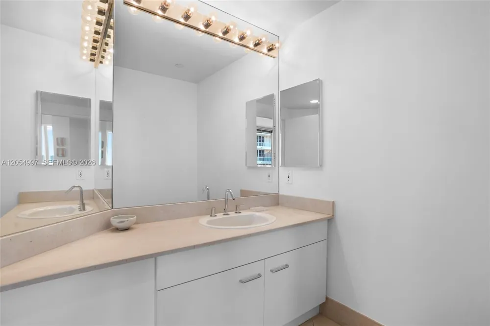 21150 Point Pl #1605 Aventura, FL 33180