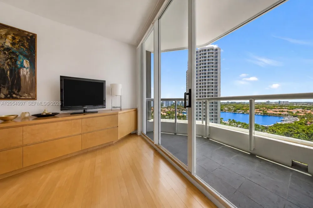 21150 Point Pl #1605 Aventura, FL 33180