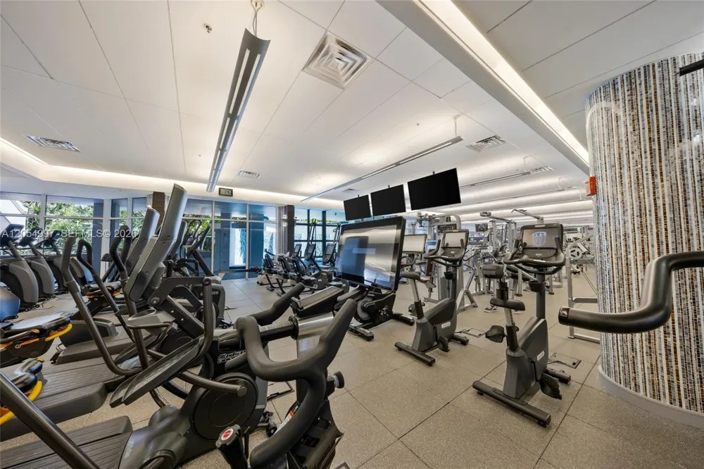 21150 Point Pl #1605 Aventura, FL 33180