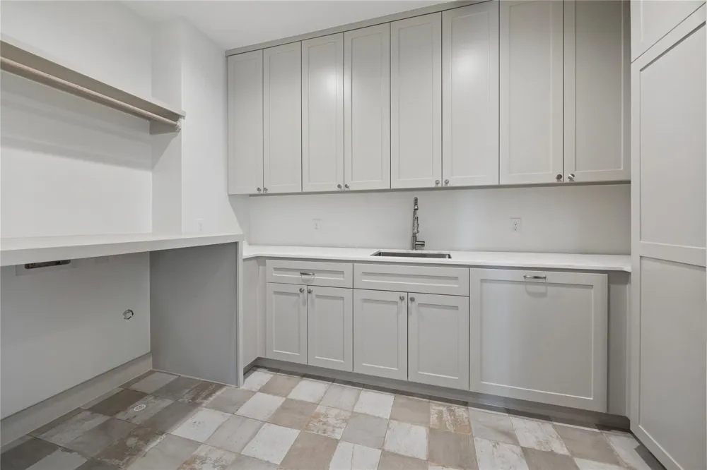 955 W 42nd Street Houston, TX 77018