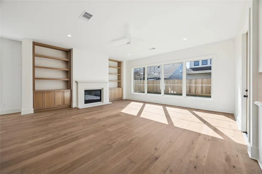 955 W 42nd Street Houston, TX 77018