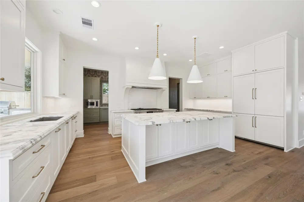 955 W 42nd Street Houston, TX 77018