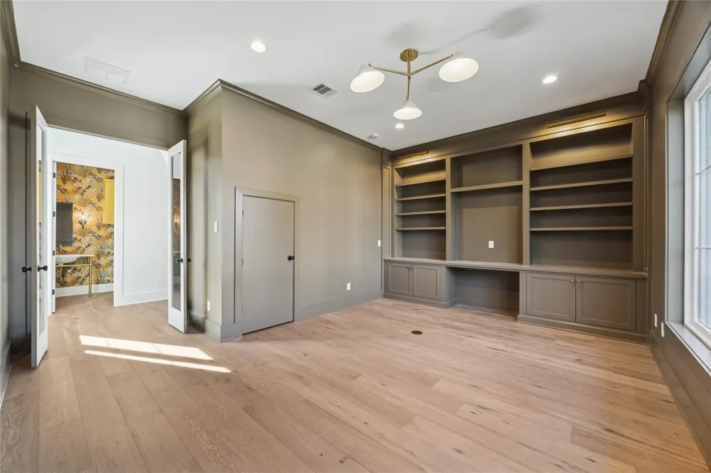 955 W 42nd Street Houston, TX 77018