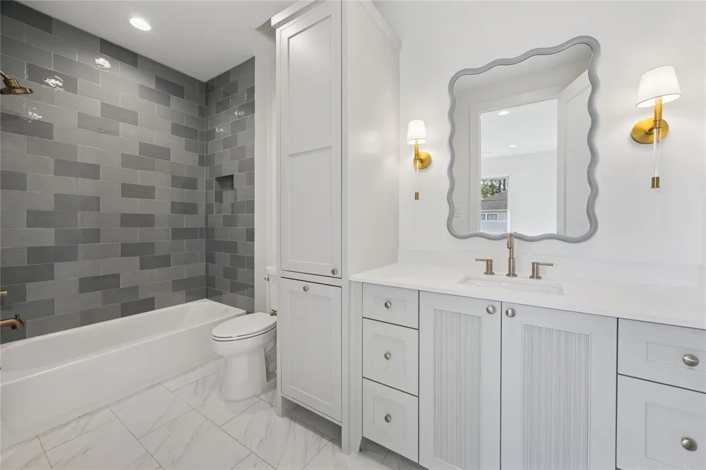 955 W 42nd Street Houston, TX 77018