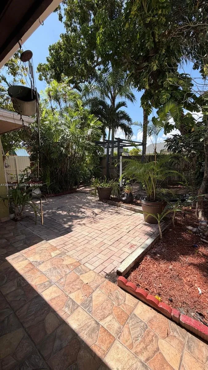 10960 SW 25th St Miami, FL 33165