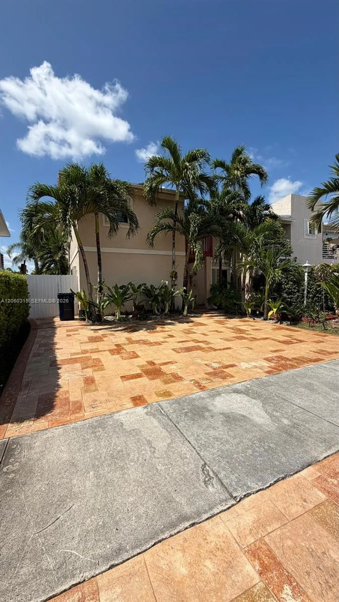 10960 SW 25th St Miami, FL 33165