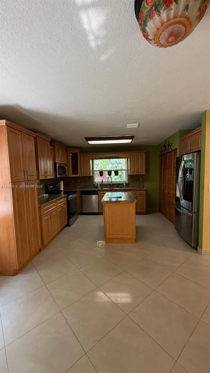 10960 SW 25th St Miami, FL 33165