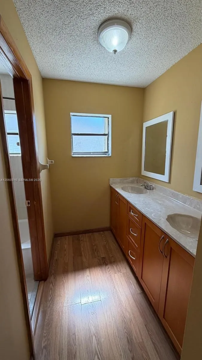 10960 SW 25th St Miami, FL 33165
