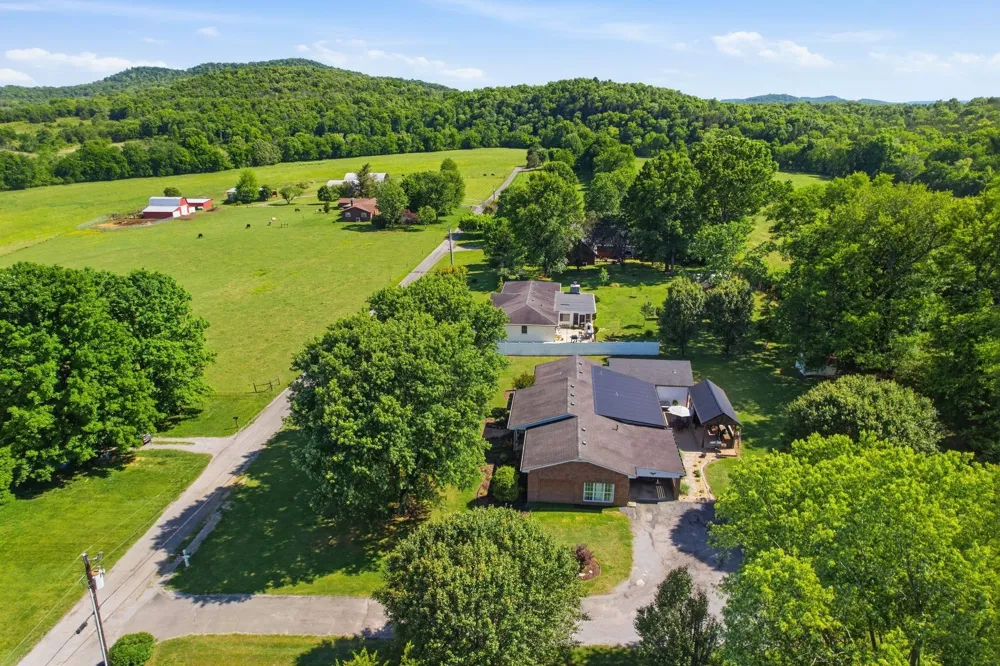 88 Riverbend Dr Woodbury, TN 37190