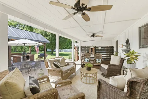 88 Riverbend Dr