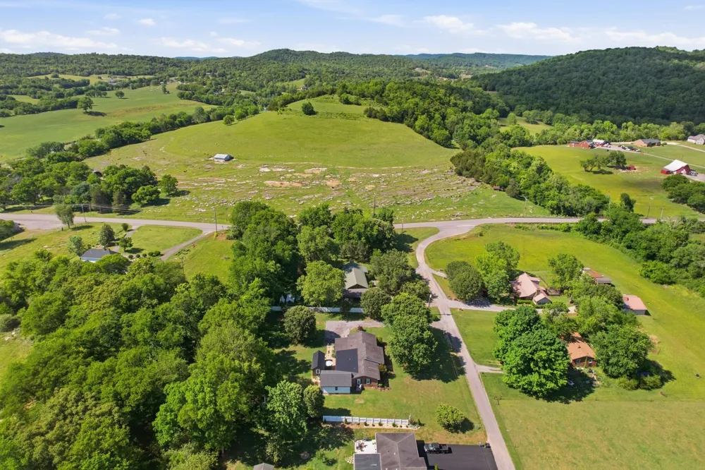 88 Riverbend Dr Woodbury, TN 37190