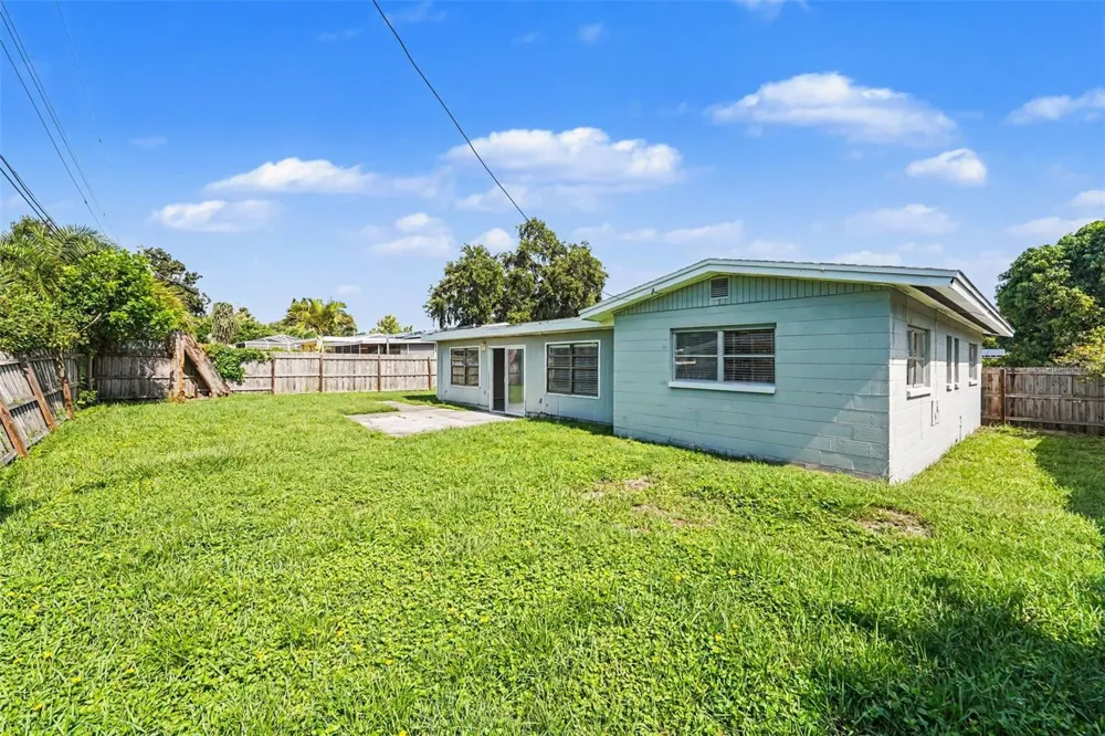 11428 75TH AVENUE Seminole, FL 33772