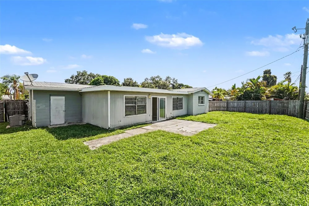 11428 75TH AVENUE Seminole, FL 33772