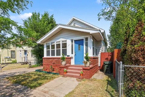 190 E Isabella Avenue