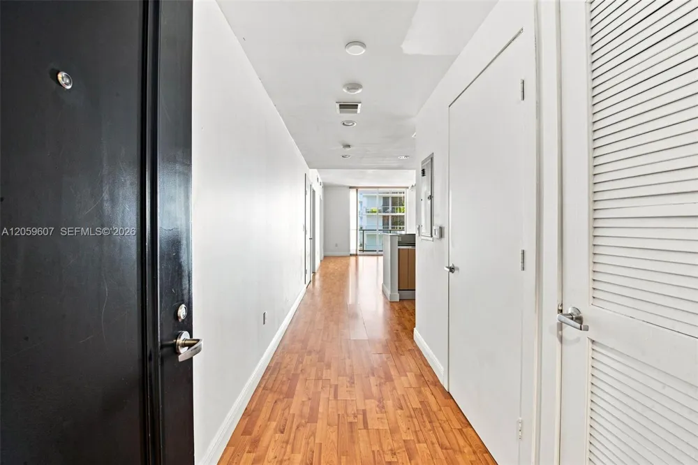 1060 Brickell Avenue #2315 Miami, FL 33131