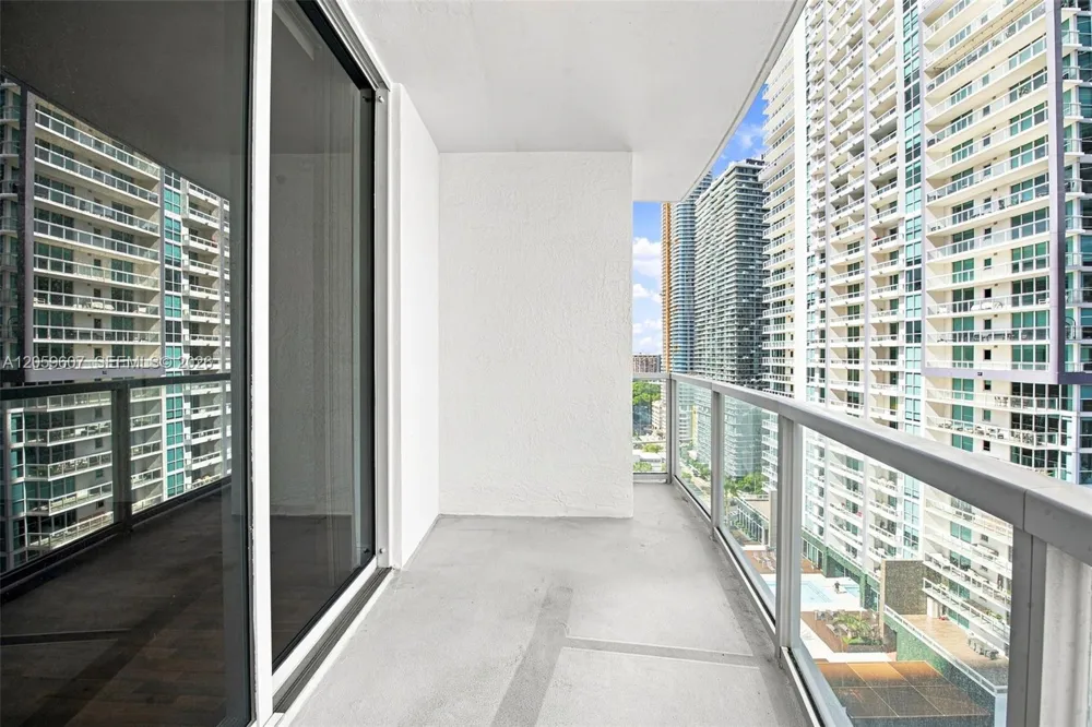 1060 Brickell Avenue #2315 Miami, FL 33131