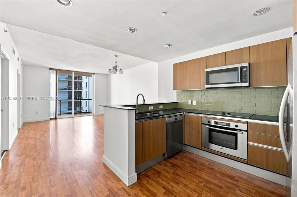 1060 Brickell Avenue #2315 Miami, FL 33131