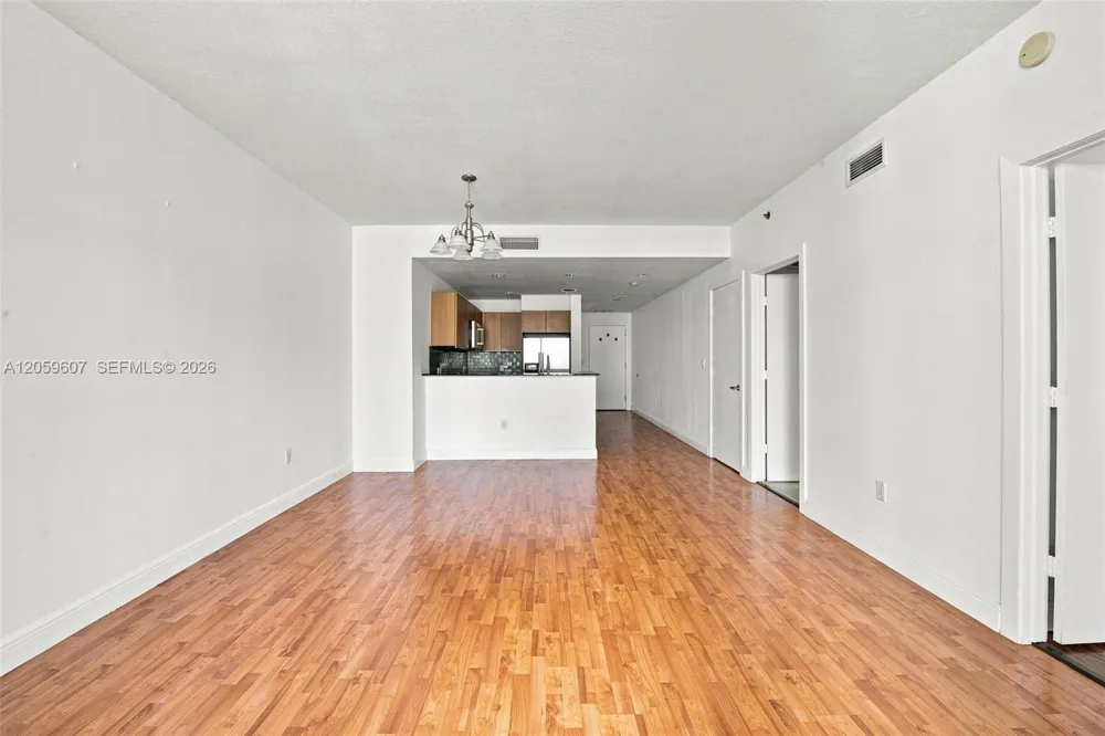 1060 Brickell Avenue #2315 Miami, FL 33131
