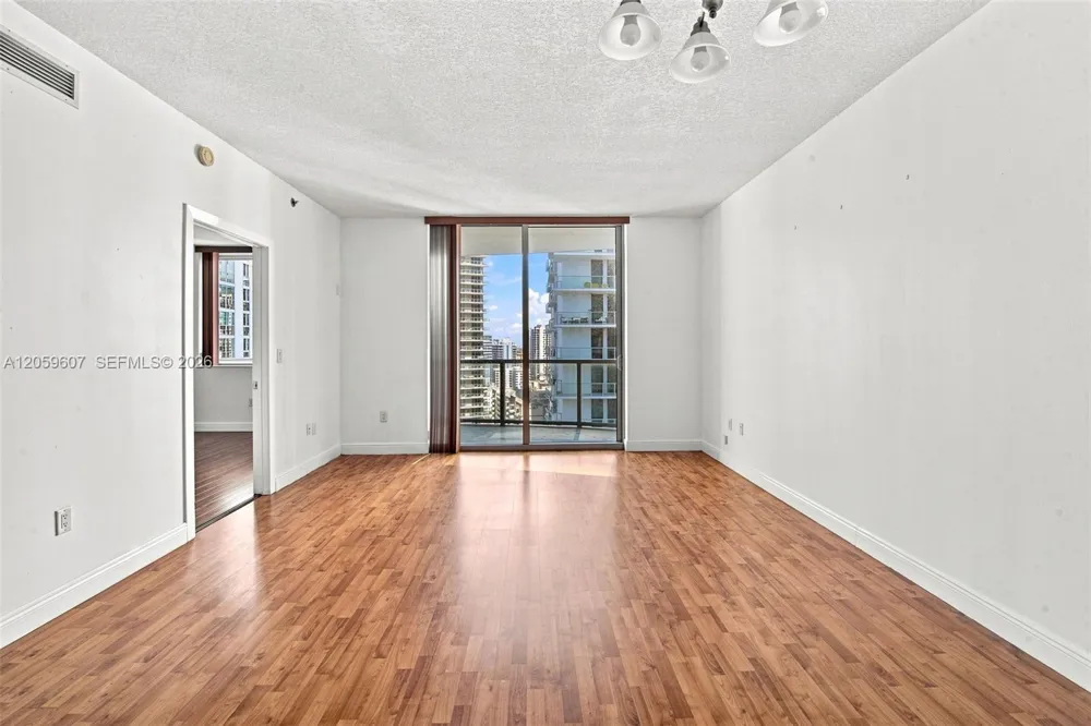 1060 Brickell Avenue #2315 Miami, FL 33131