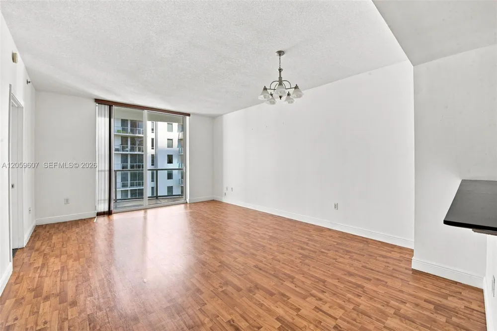 1060 Brickell Avenue #2315 Miami, FL 33131
