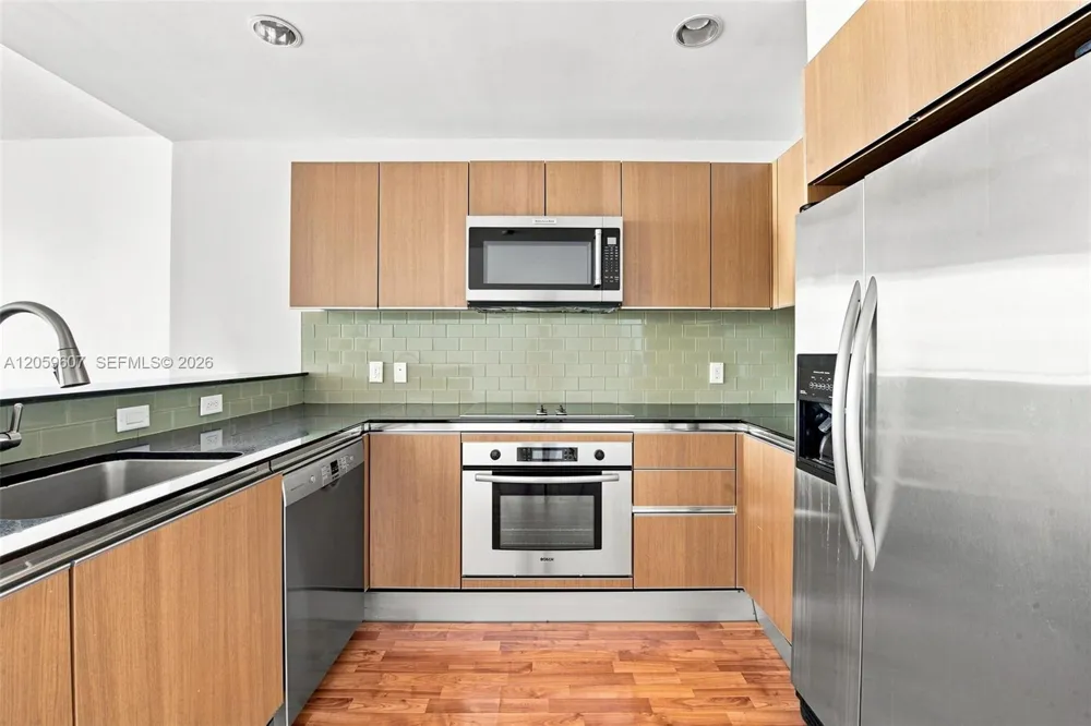 1060 Brickell Avenue #2315 Miami, FL 33131