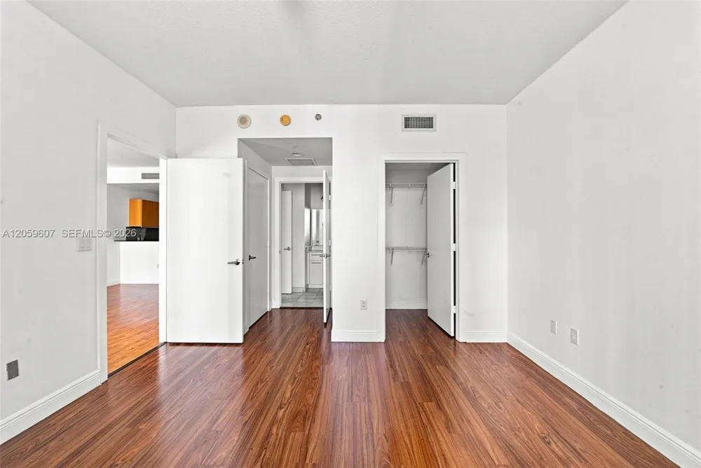 1060 Brickell Avenue #2315 Miami, FL 33131
