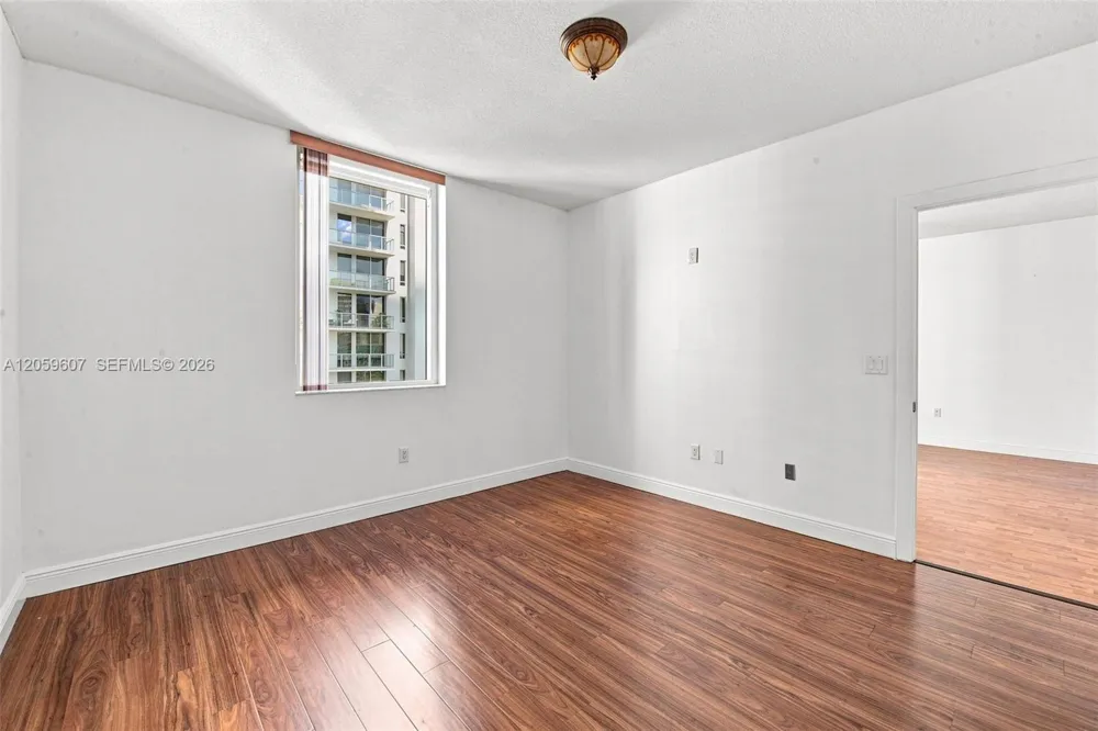 1060 Brickell Avenue #2315 Miami, FL 33131