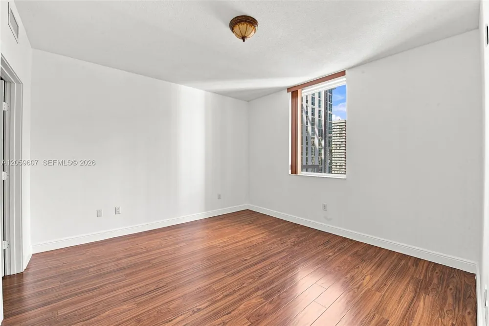 1060 Brickell Avenue #2315 Miami, FL 33131