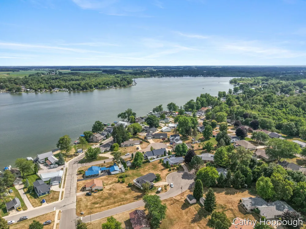 918 Emerald Circle Lake Odessa, MI 48849