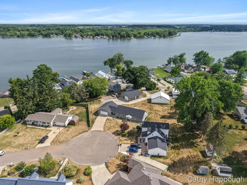 918 Emerald Circle Lake Odessa, MI 48849