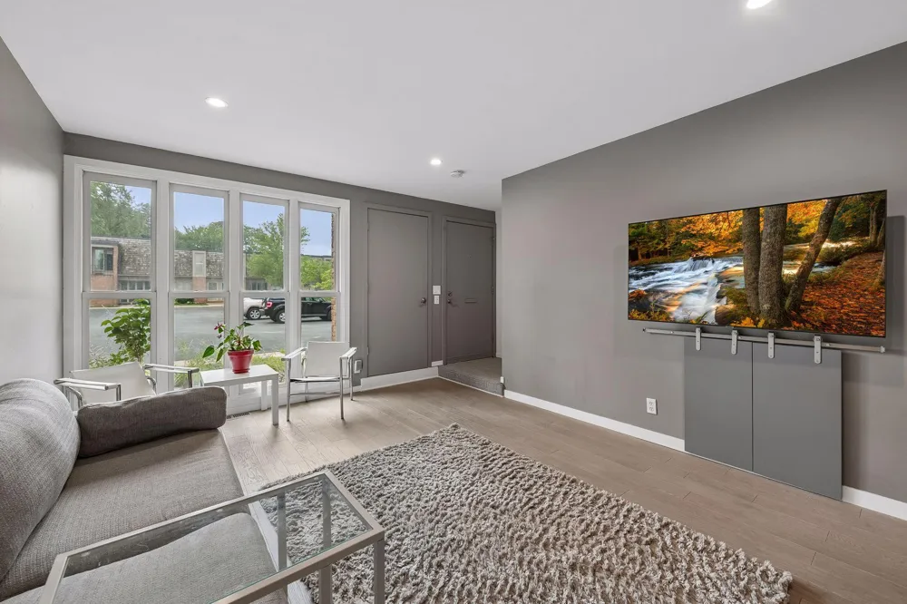 6427 Barrie Road Edina, MN 55435