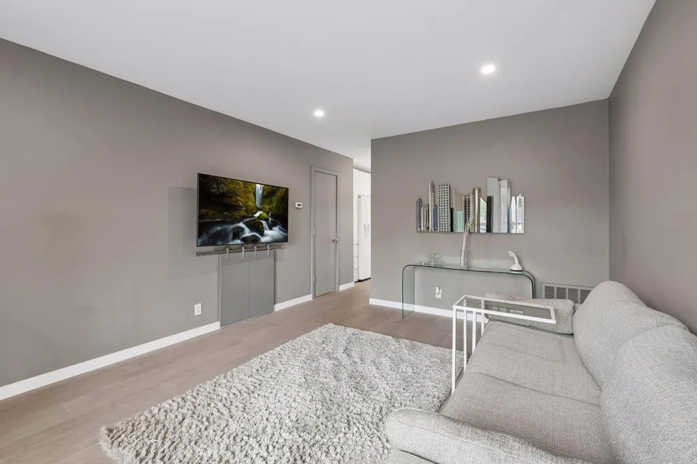 6427 Barrie Road Edina, MN 55435