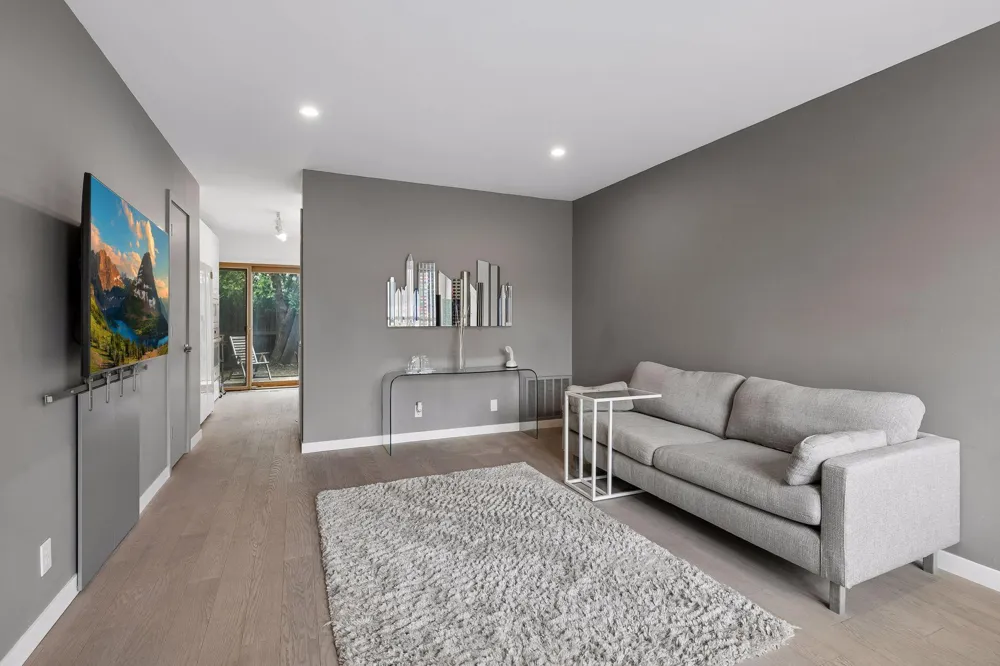 6427 Barrie Road Edina, MN 55435