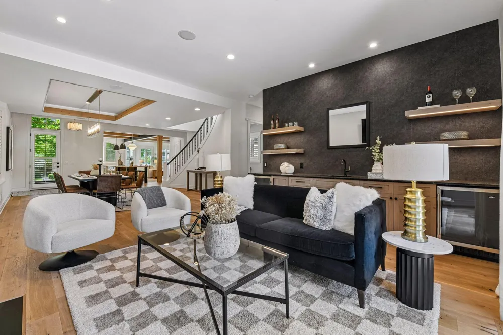 715 Rice Street E Wayzata, MN 55391