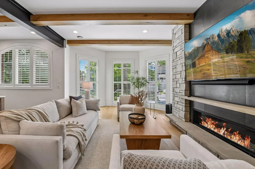 715 Rice Street E Wayzata, MN 55391