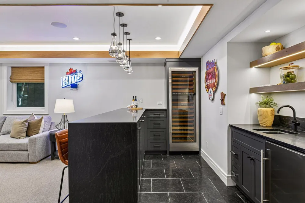 715 Rice Street E Wayzata, MN 55391