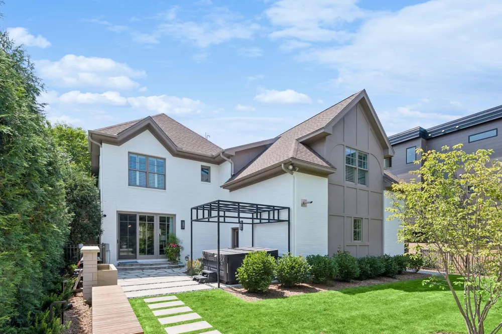 715 Rice Street E Wayzata, MN 55391