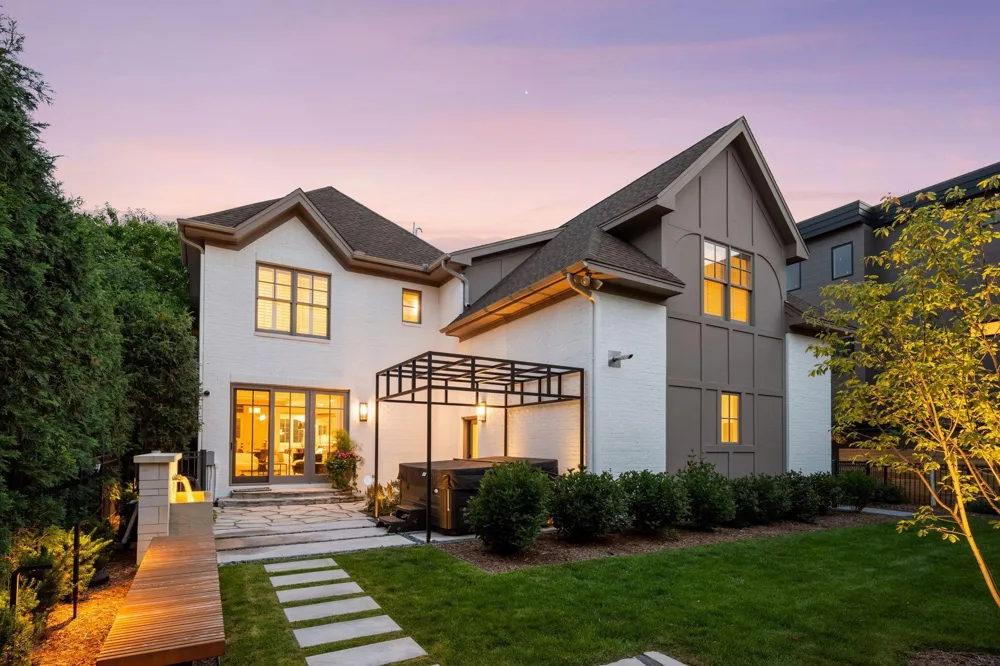 715 Rice Street E Wayzata, MN 55391