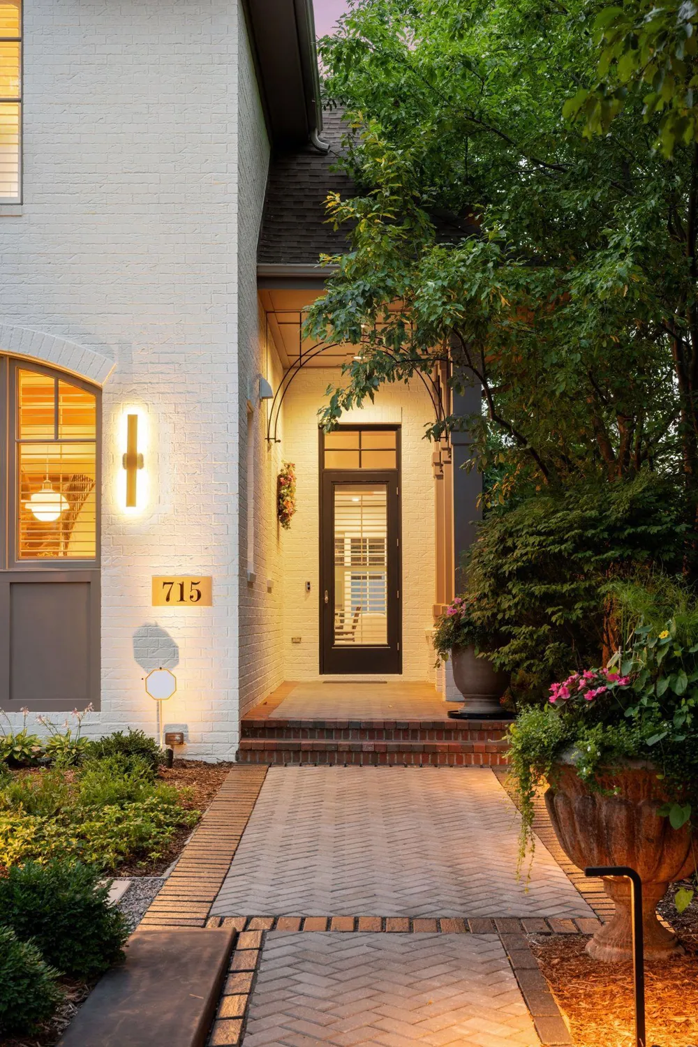715 Rice Street E Wayzata, MN 55391