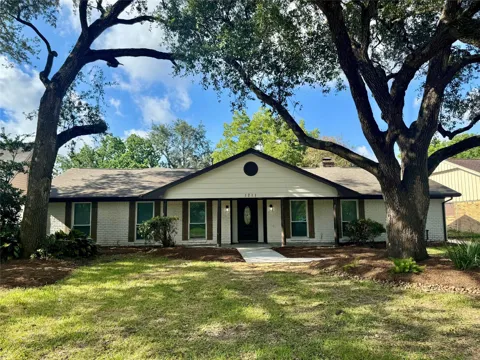1211 Shorewood Drive