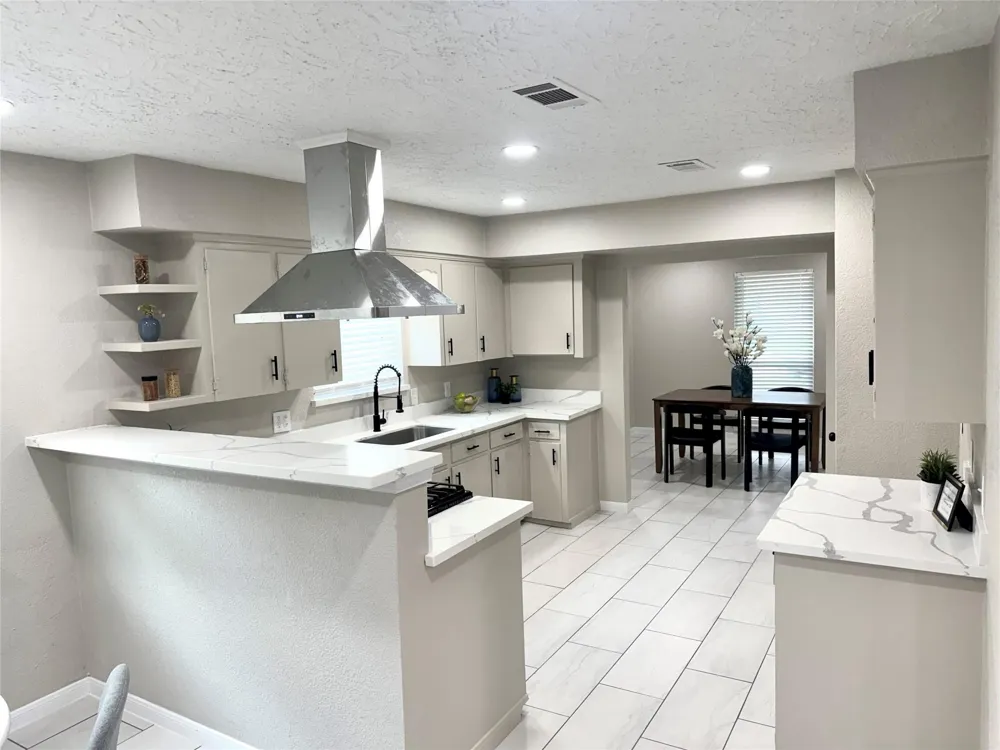 1211 Shorewood Drive Taylor Lake Village, TX 77586