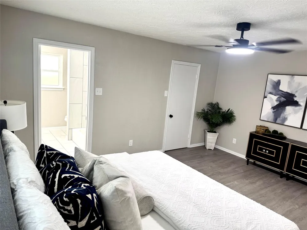 1211 Shorewood Drive Taylor Lake Village, TX 77586