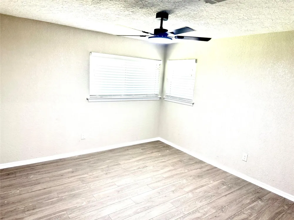 1211 Shorewood Drive Taylor Lake Village, TX 77586